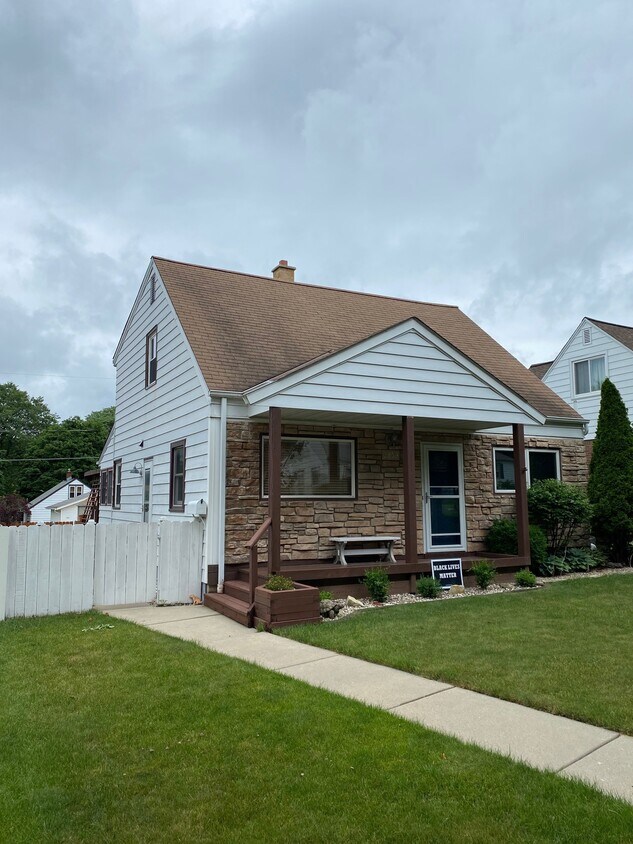front - 2859 N 86th St