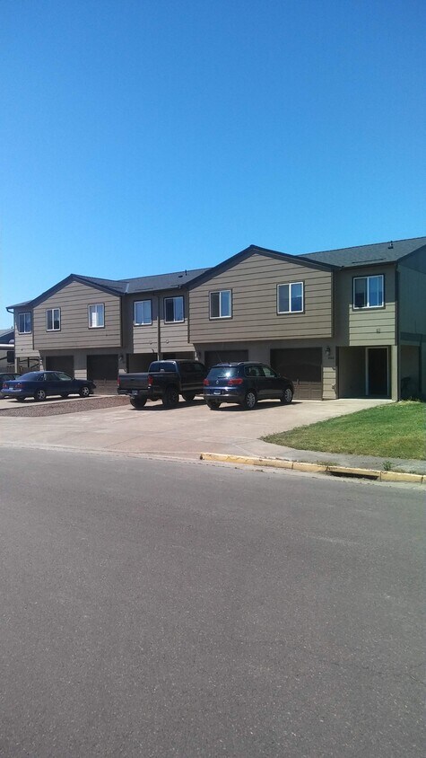 Foto principal - 2010 Cypress Ct