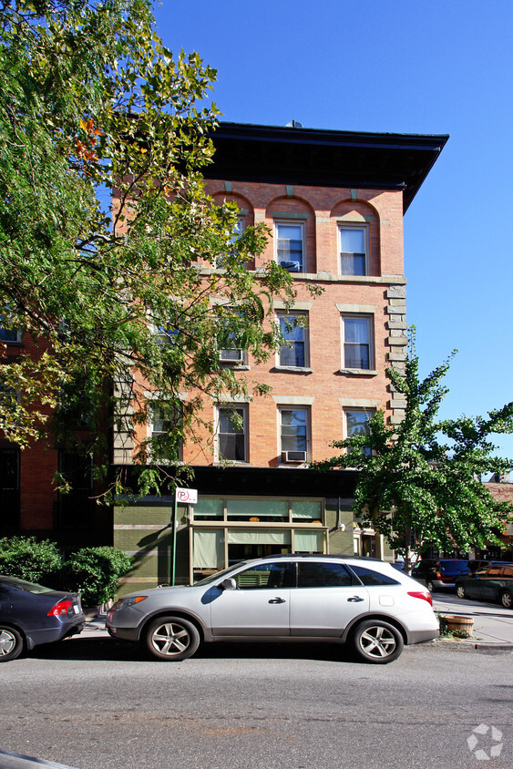 Primary Photo - 106 Bond St