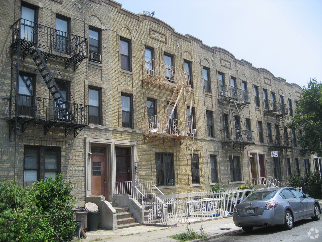 Building Photo - 1411 35th St