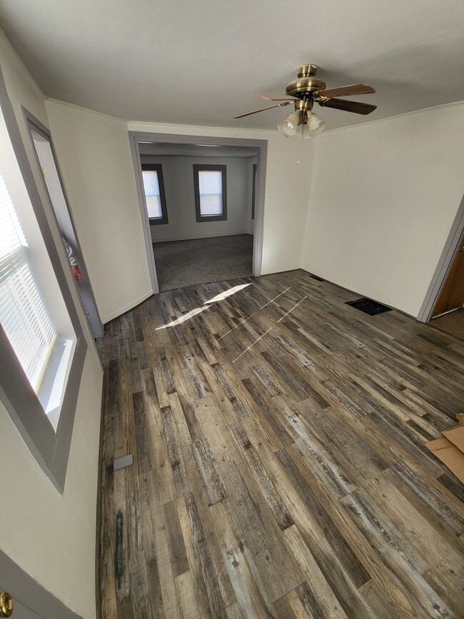 Building Photo - 211 S Marr St