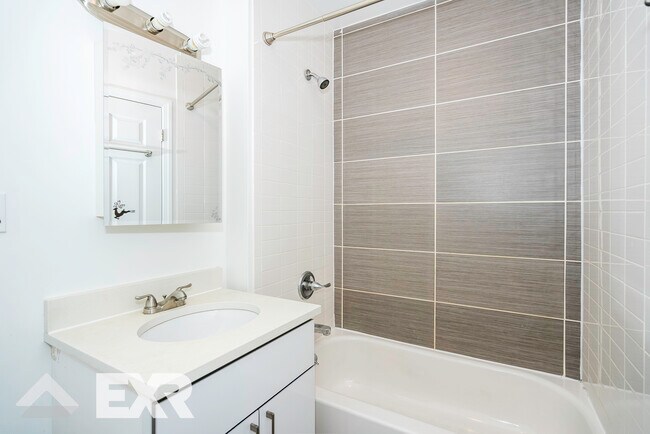 Foto del edificio - 32-38-38 48th St