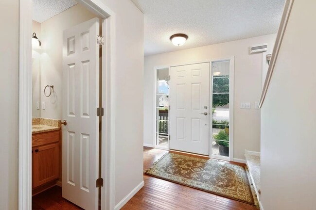 Building Photo - 13785 Hill Pl Dr