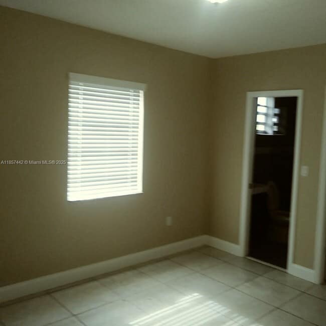 Building Photo - 3245 SW 89th Ave