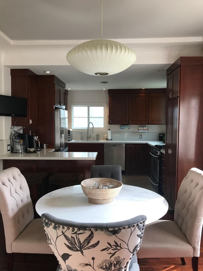 Foto del edificio - 616 N Curson Ave