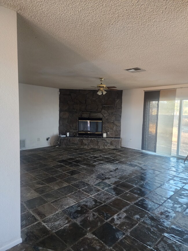 Building Photo - 9201 Shirley St