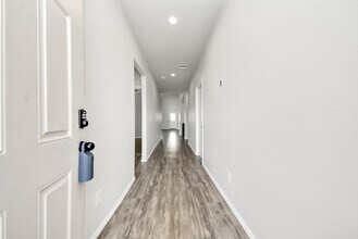 Building Photo - 20914 Iris Bloom St