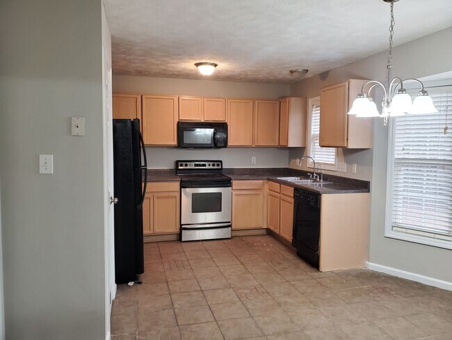 Foto del edificio - 3 bd/ 2 ba located MINUTES from Fort Bragg...