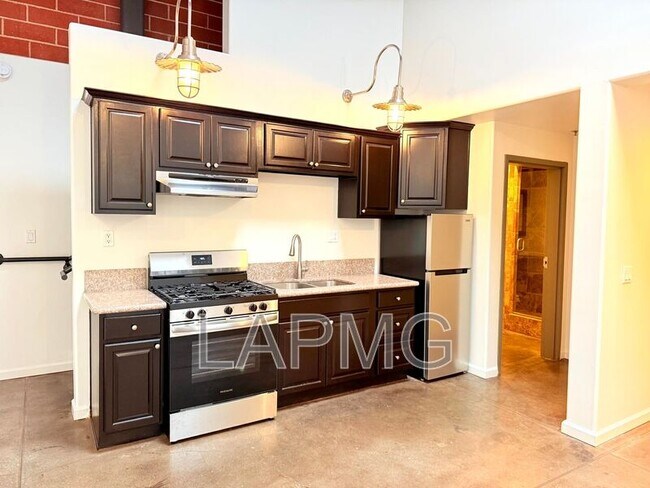Foto del edificio - 1734 N Main St