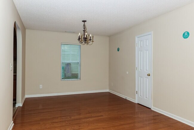 Foto del edificio - 51 Valleyfield Dr