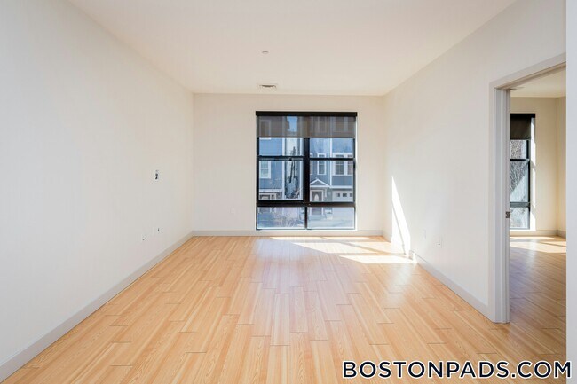 Building Photo - 320 D St