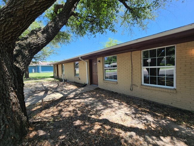 Building Photo - Canton TX Apartments