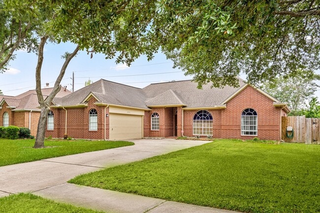 Building Photo - 10215 Hedge Way Dr