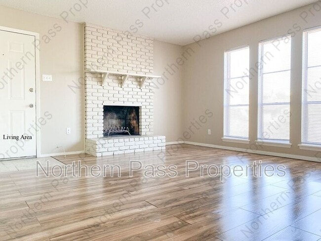 Building Photo - 6435 Pizarro St