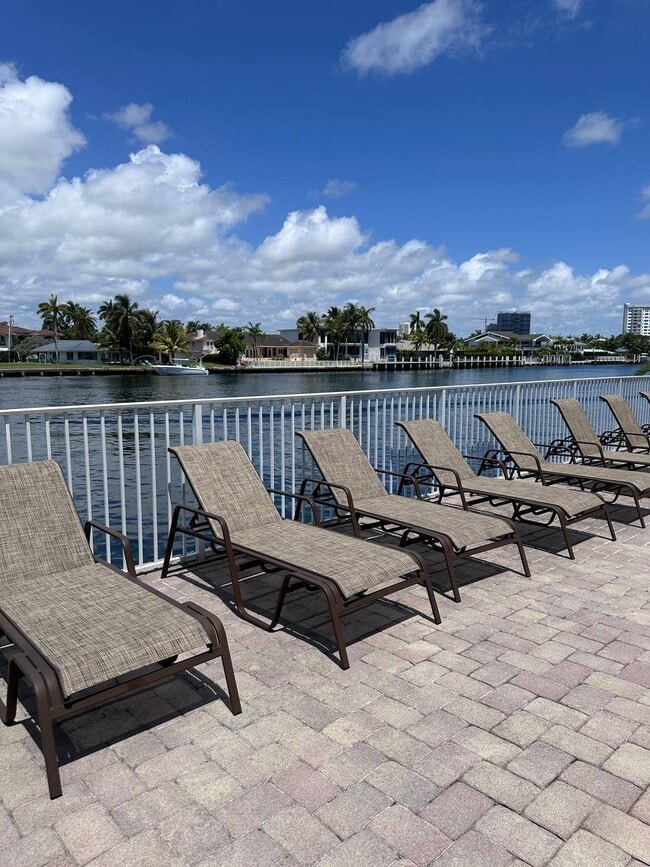 Building Photo - 3161 S Ocean Dr