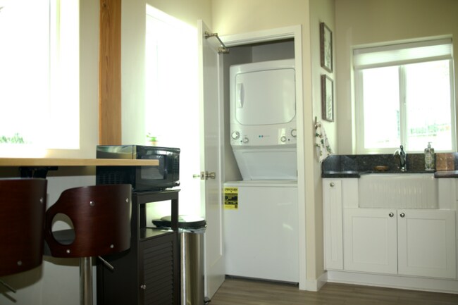 Foto del edificio - 1551 Monmouth Dr