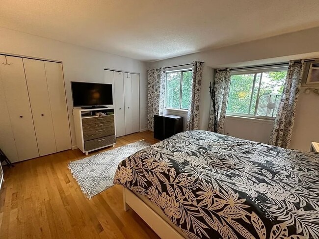 Building Photo - 675 Townsend Ave