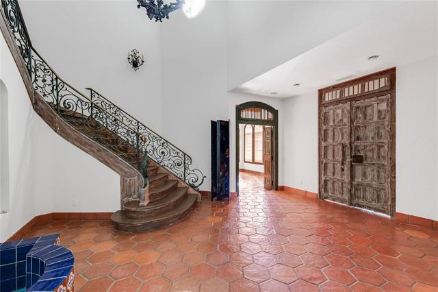 Foto del edificio - 4332 Lorraine Ave