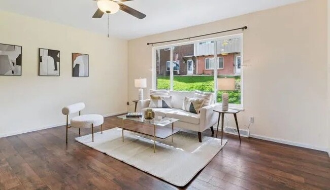 Building Photo - $2,350.00 - 4 Bedrooms, 2.5 Bathroom, Town...