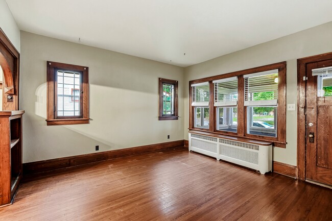 Building Photo - 1212 Marshall Ave