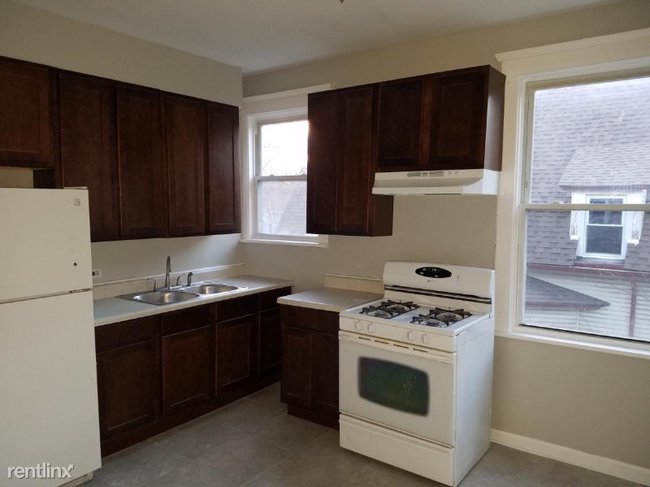 Building Photo - 9817 S Vanderpoel Ave