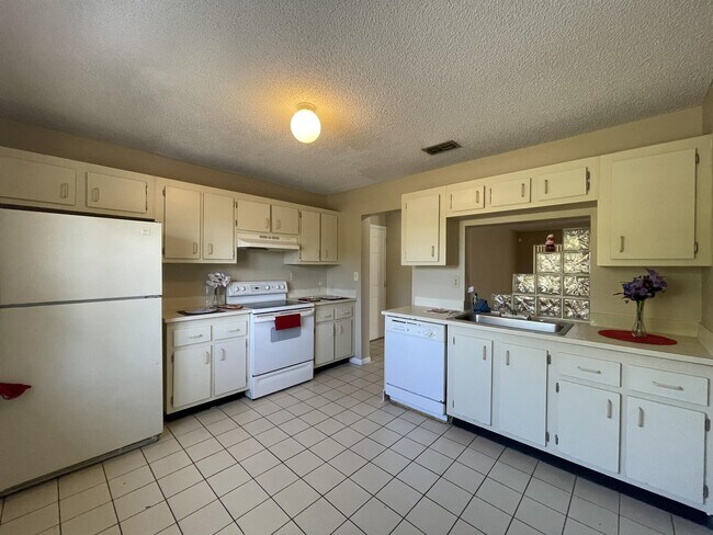 Foto del edificio - 7406 Woodmont Ave