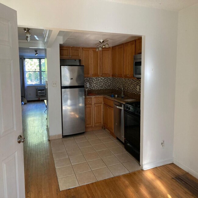 Foto del edificio - 240 E 112th St
