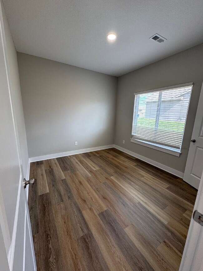 Foto del edificio - 5242 N Cypress Cir