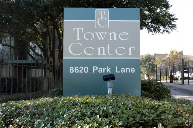 Building Photo - Towne Center Apartments