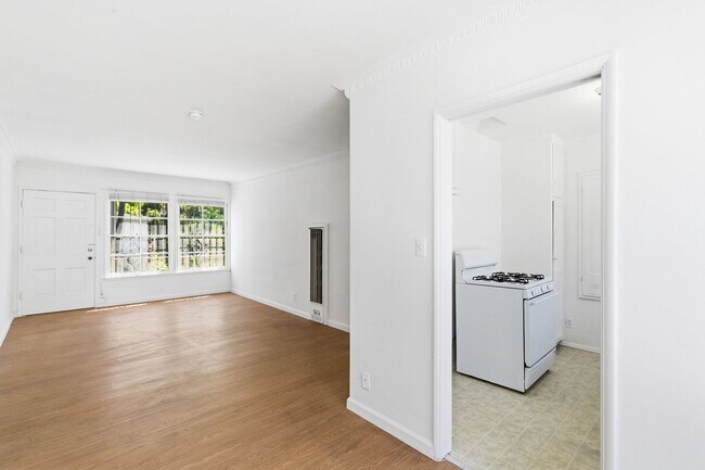 Interior Photo - 343 S Occidental Blvd
