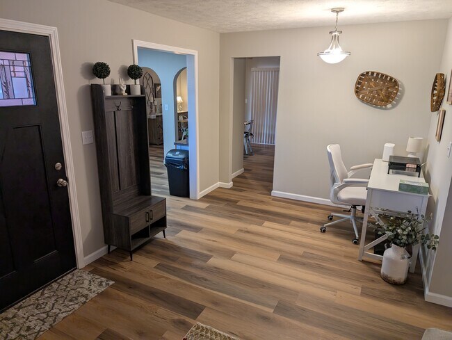 Foto del edificio - 906 N Wagon Wheel Trl