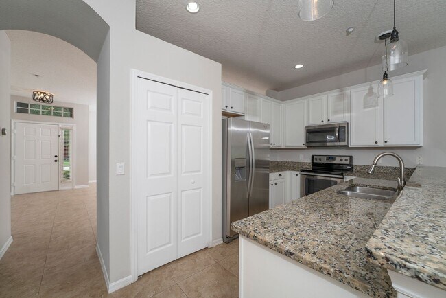 Foto del edificio - Cute and Spacious 3/2 House w/Bonus Room i...