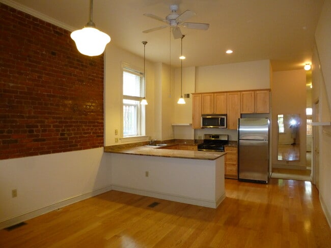 Building Photo - 14 14th St NE