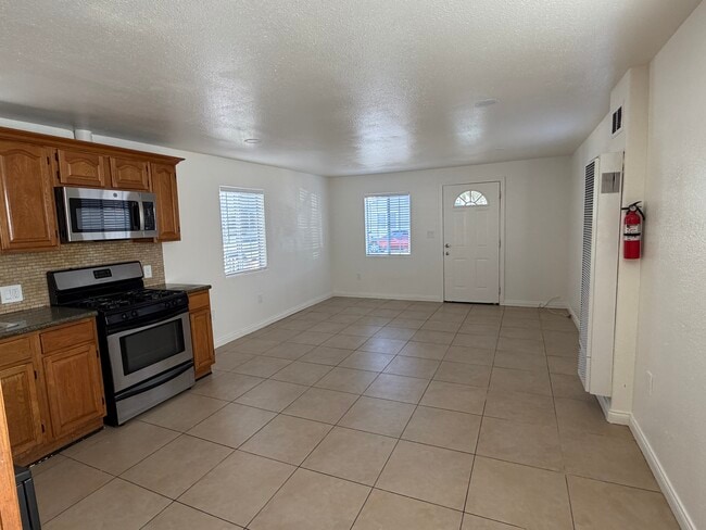 Foto del edificio - 654 W 21st St