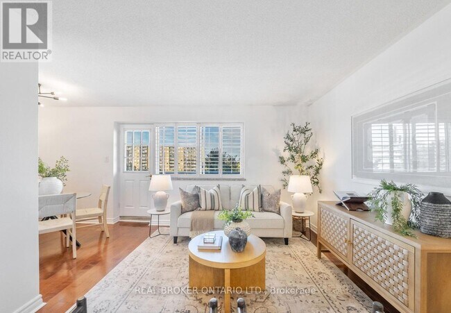 Building Photo - 1660 Bloor St