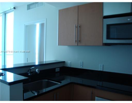 Foto del edificio - 300 S Biscayne Blvd