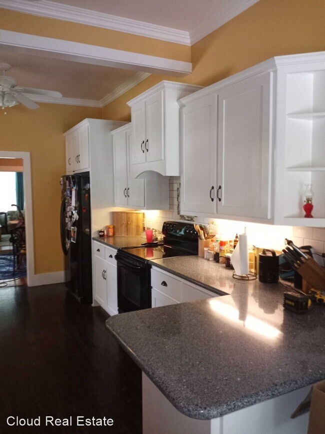 Building Photo - 3 br, 2 bath House - 1130 N. Wall St