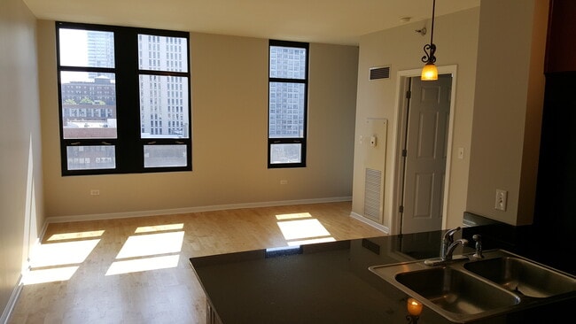 Building Photo - 1255 S State St