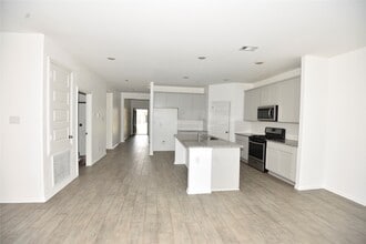 Building Photo - 23006 Forebear Dr