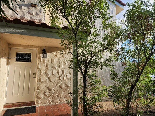 Foto del edificio - 220 SE 10th Ave