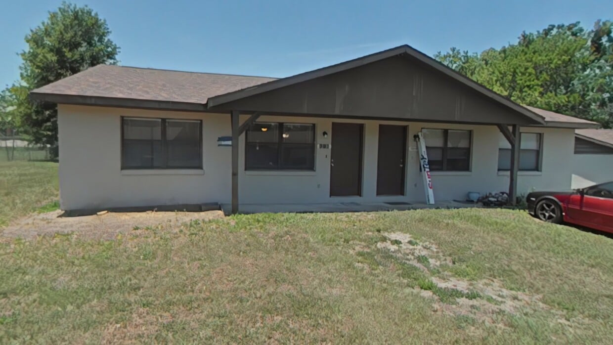 Primary Photo - Beautiful 2 Bed 1 Bath Close to Town