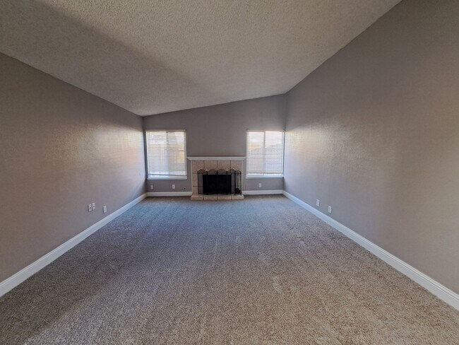 Building Photo - Updated, Spacious Home with Charm!