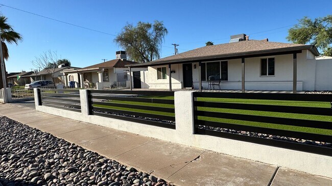 Building Photo - ? Renovated 4 Bedroom, 2 Bathroom Home in ...