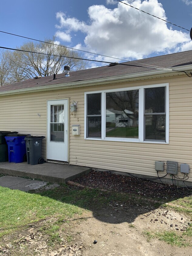 Foto principal - 415 26th Ave SW