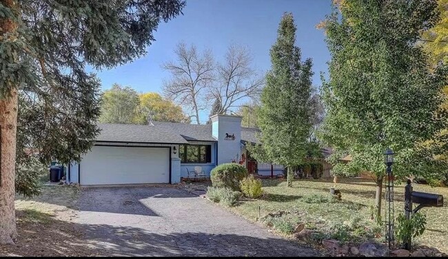 Building Photo - 655 Balsam St
