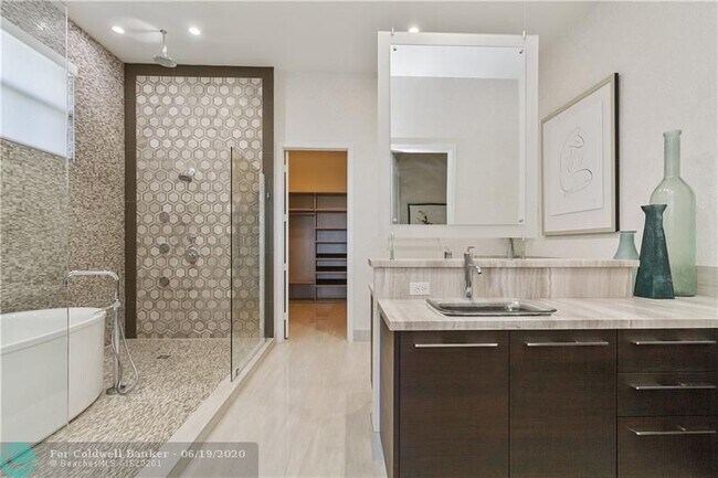 Foto del edificio - 10251 Peninsula Pl