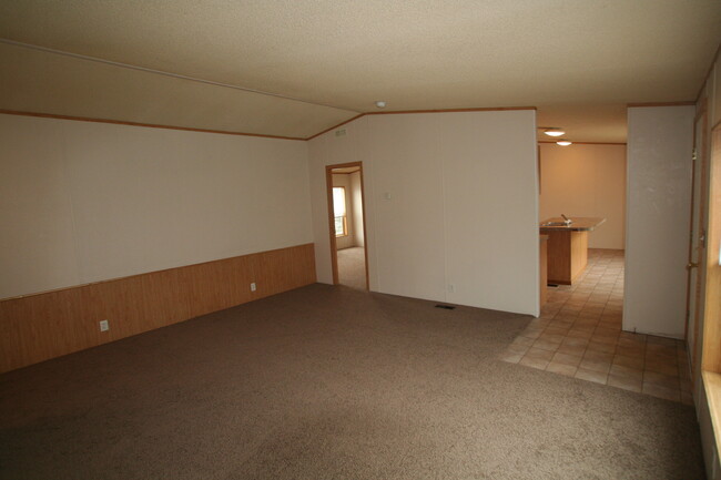 Foto del edificio - 3 br manufactured home in convenient location