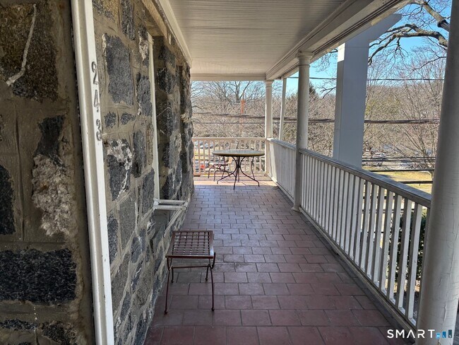 Foto del edificio - 243 Glenville Rd
