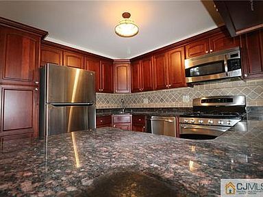 Primary Photo - 13 Foxtail Ln