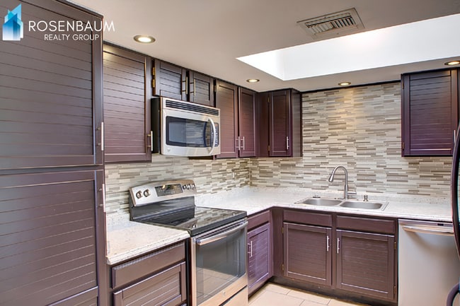Building Photo - Charming 2-beds, 1-baths townhome unit in the peaceful high-desert foothills of Tanque Verde!